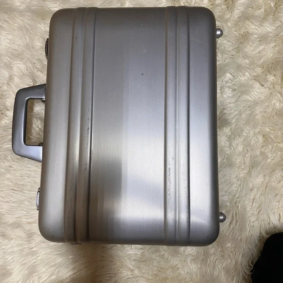 Halliburton Zero briefcase - Picture 2 of 12